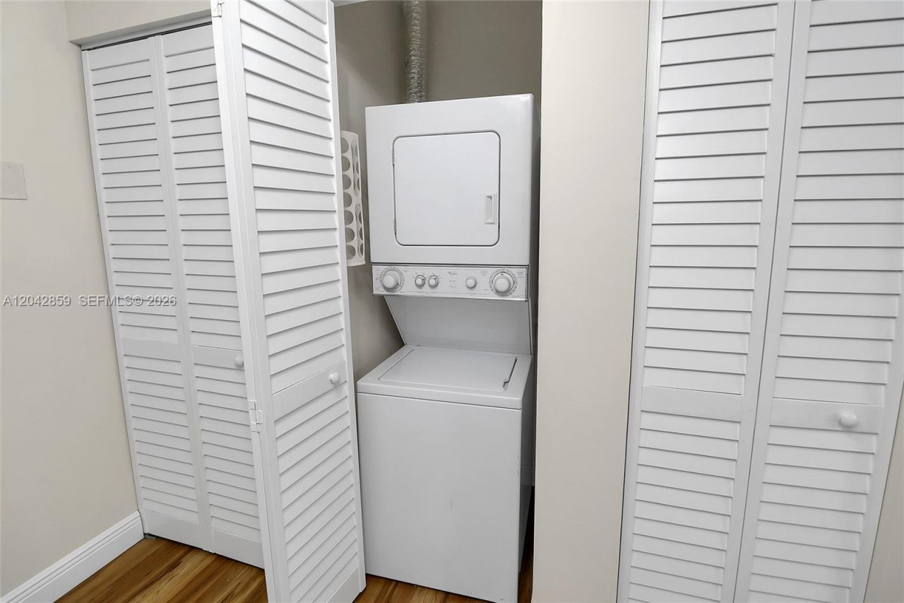 10111 W Sunrise Blvd , Unit 303, Plantation, FL 33322 Photo