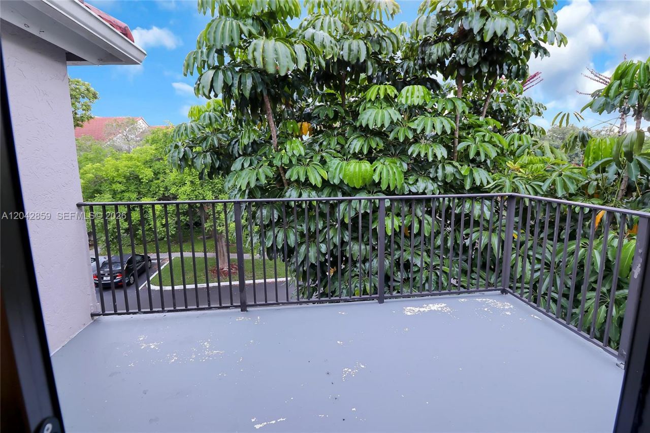 10111 W Sunrise Blvd , Unit 303, Plantation, FL 33322 Photo