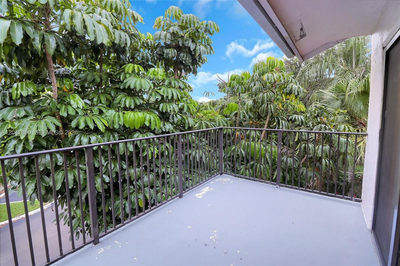 10111 W Sunrise Blvd , Unit 303, Plantation, FL 33322 Photo
