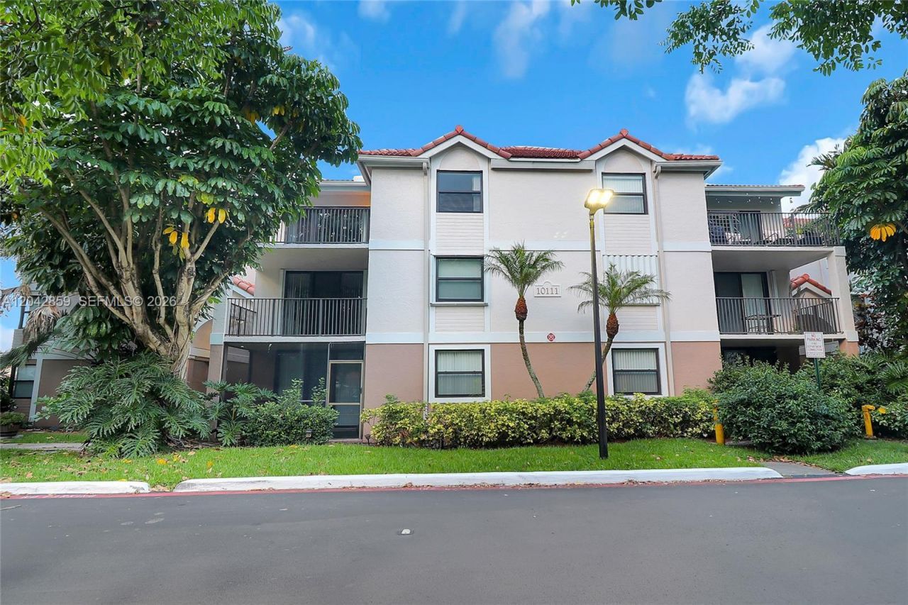 10111 W Sunrise Blvd , Unit 303, Plantation, FL 33322 Photo