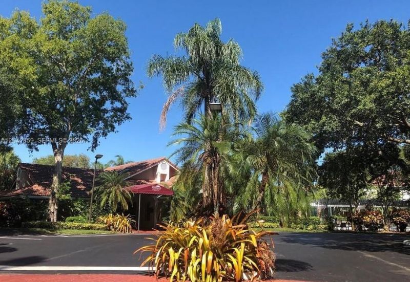 10111 W Sunrise Blvd , Unit 303, Plantation, FL 33322 Photo