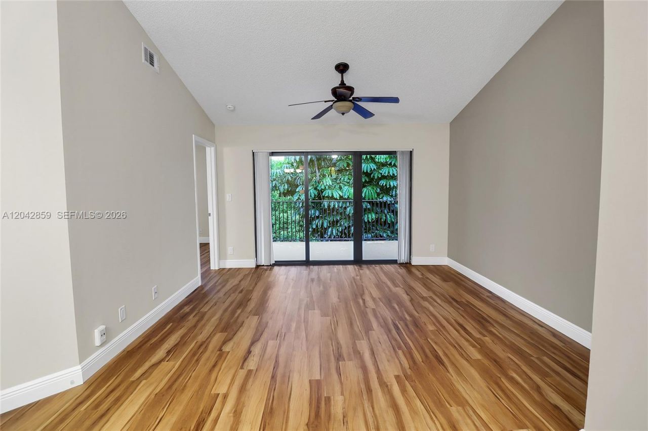10111 W Sunrise Blvd , Unit 303, Plantation, FL 33322 Photo
