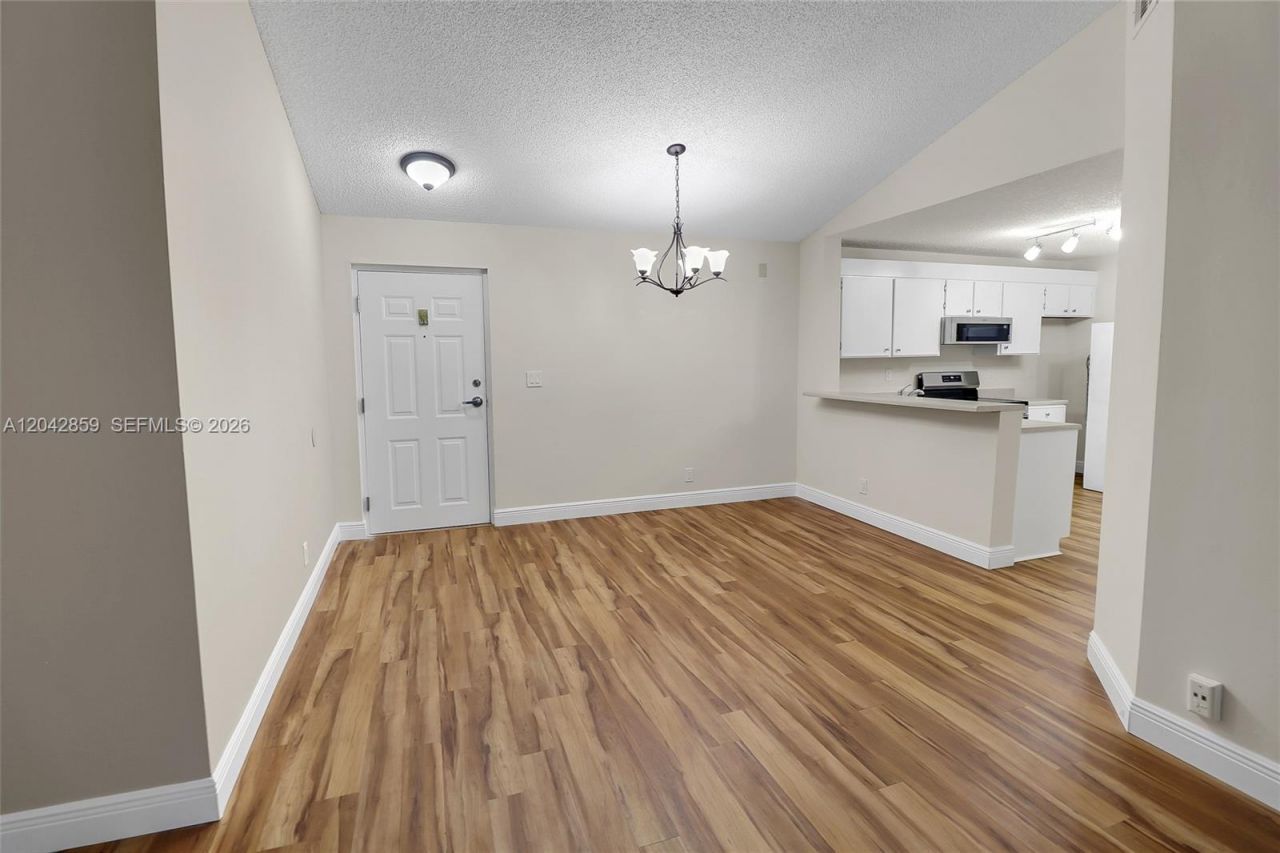 10111 W Sunrise Blvd , Unit 303, Plantation, FL 33322 Photo