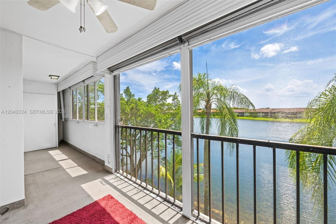 4025 N Nob Hill Rd , Unit 301, Sunrise, FL 33351 Photo
