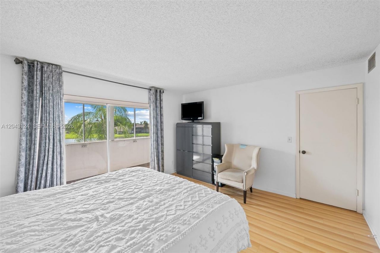 4025 N Nob Hill Rd , Unit 301, Sunrise, FL 33351 Photo