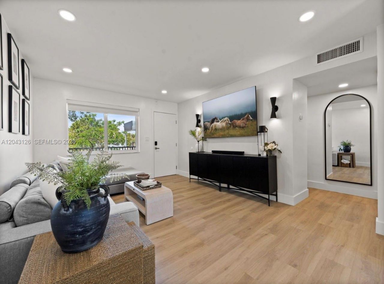 7505 SW 82nd St, Unit 208, Miami, FL 33143 Photo