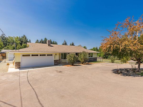 2040 Hamilton Lane SW, Grants Pass, OR 97527