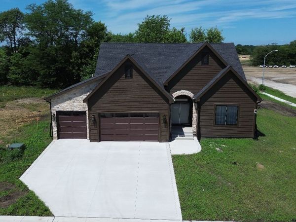 4924 176th Street, Urbandale, IA 50323