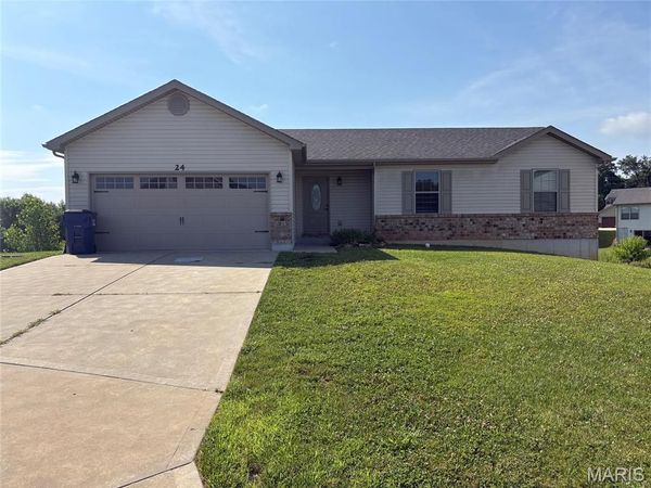 24 Tennis Court , Foristell, MO 63348