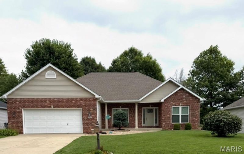 2612 Sandstone Drive, Maryville, IL 62062 Main Photo