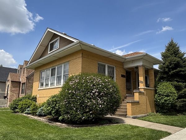 9100 Sheridan Avenue , Brookfield, IL 60513