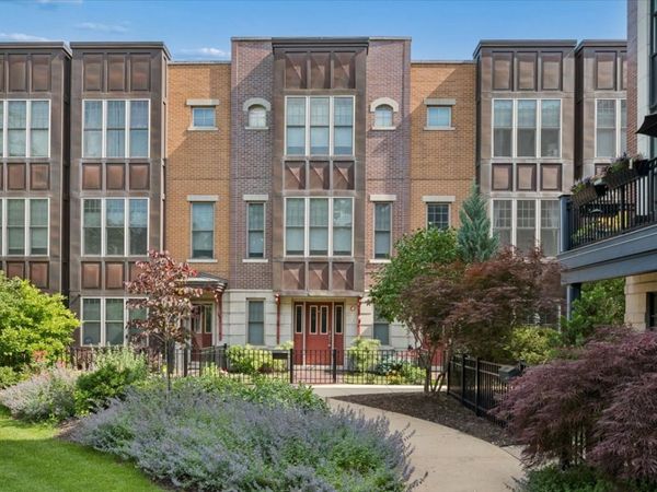 3006 W Newport Avenue , Chicago, IL 60618