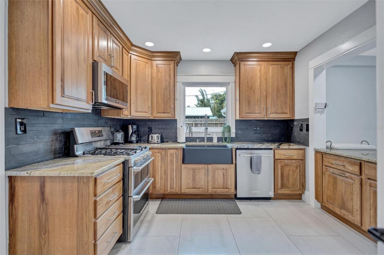 206 20th Street W, Bradenton, FL 34205 Photo