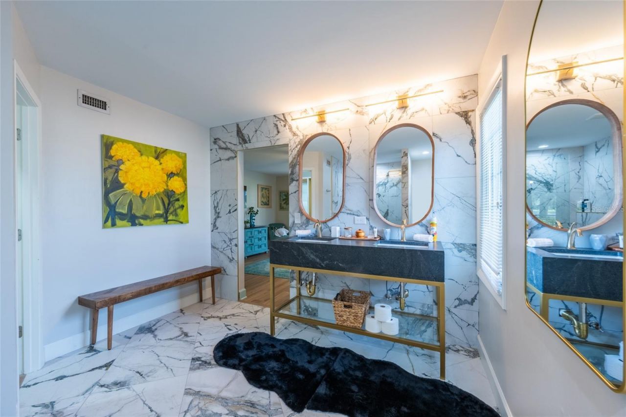5005 Canterbury Drive , Sarasota, FL 34243 Photo