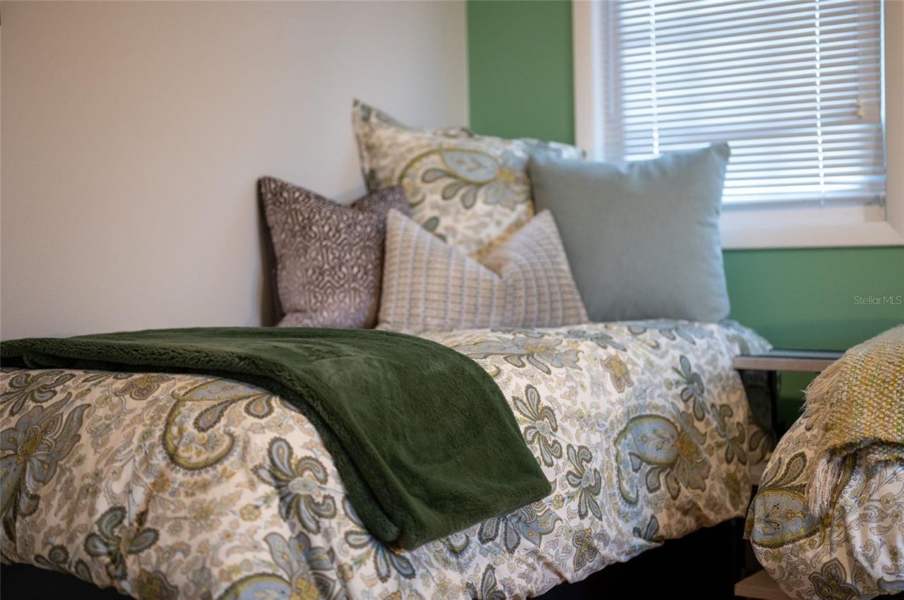 5005 Canterbury Drive , Sarasota, FL 34243 Photo