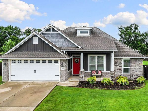 202 Adams Street, Pea Ridge, AR 72751