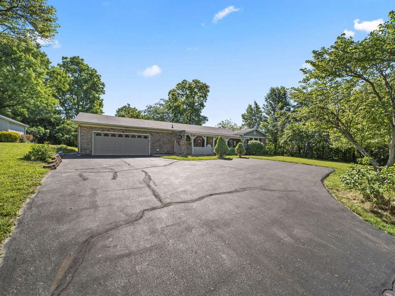 800 White Oak Drive, Springfield, OH 45504 Photo 3