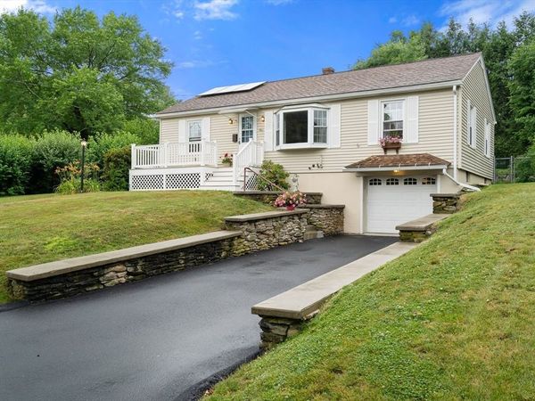 1 Korch Ave, Dudley, MA 01571