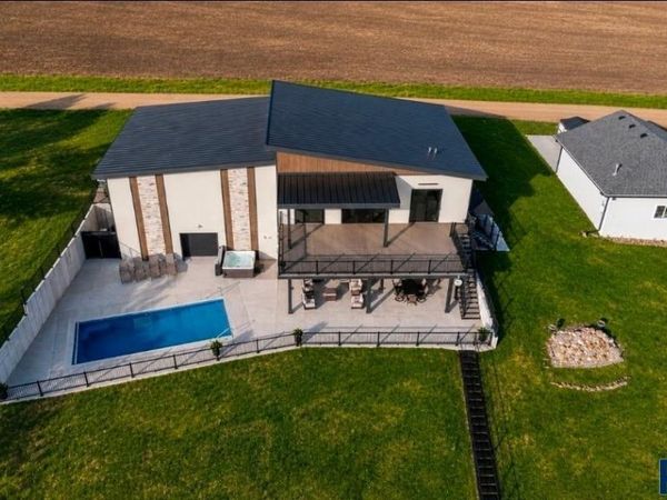 6319 Stoney Point, Wentworth, SD 57075