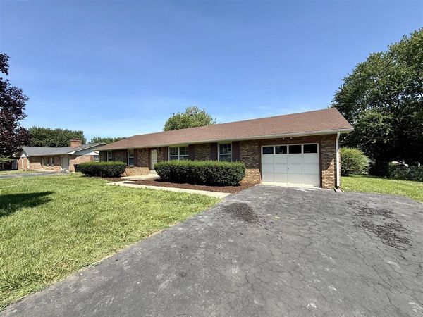 1611 Planters Way , Bowling Green, KY 42104
