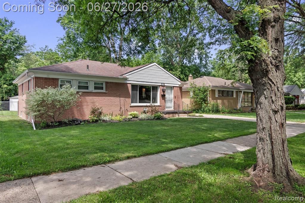 21641 Sussex Street, Oak Park, MI 48237 Main Photo