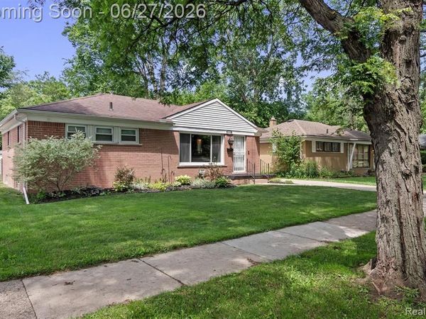 21641 Sussex Street, Oak Park, MI 48237