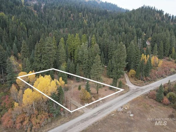 1608 Bear Trail Loop, Cascade, ID 83611