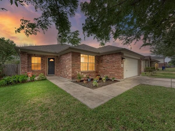 207 Kerley DR, Hutto, TX 78634
