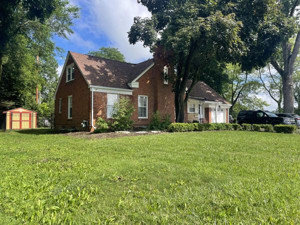 27551 Goldengate Drive W, Lathrup Village, MI 48076