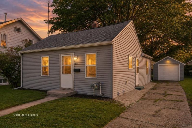 915 Leavitt Street, Waterloo, IA 50702 Main Photo