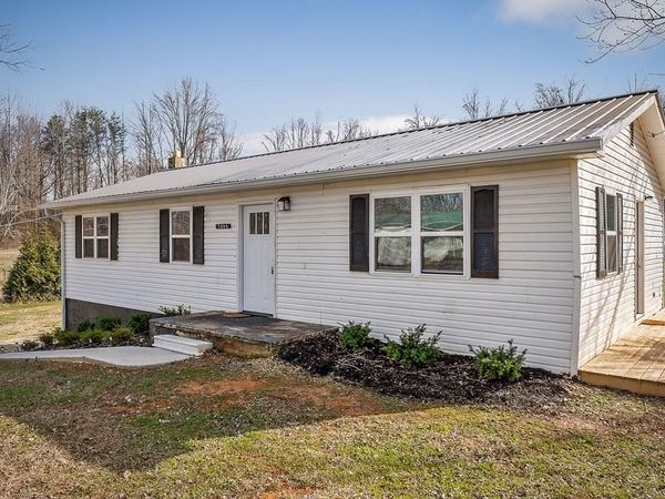 1008 Asberry Dr., Byrdstown, TN 38549