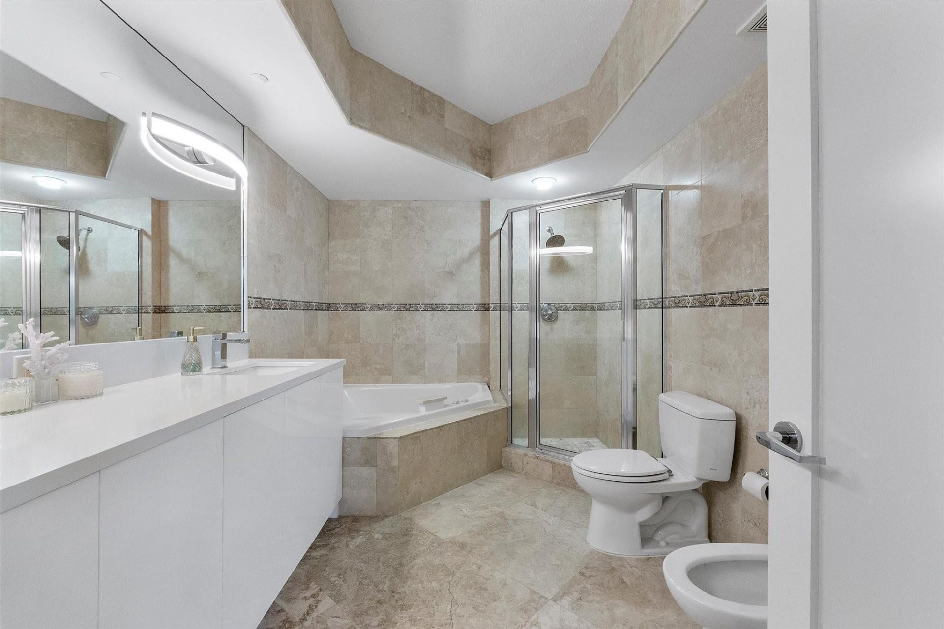 3100 N Ocean Boulevard, Unit 406, Fort Lauderdale, FL 33308 Photo