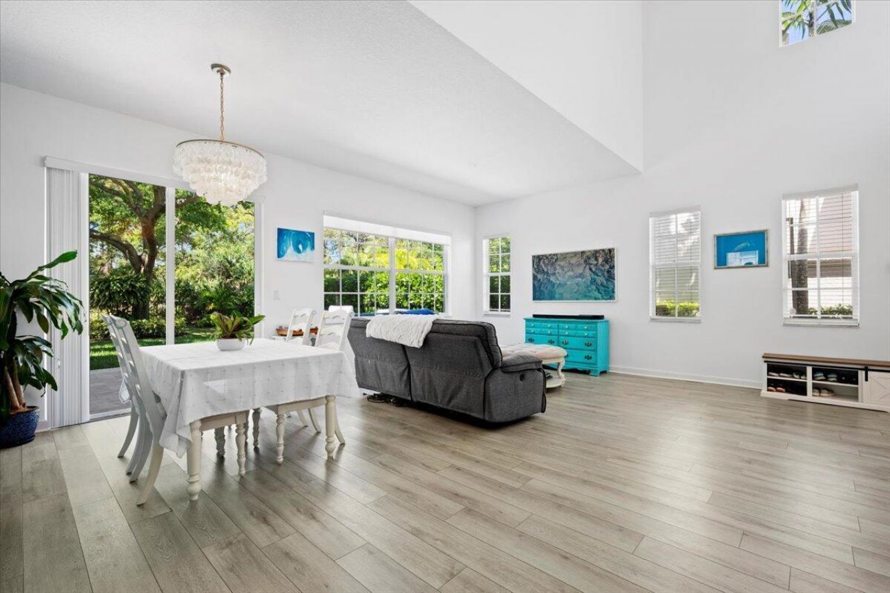 956 Mill Creek Drive, Palm Beach Gardens, FL 33410 Photo