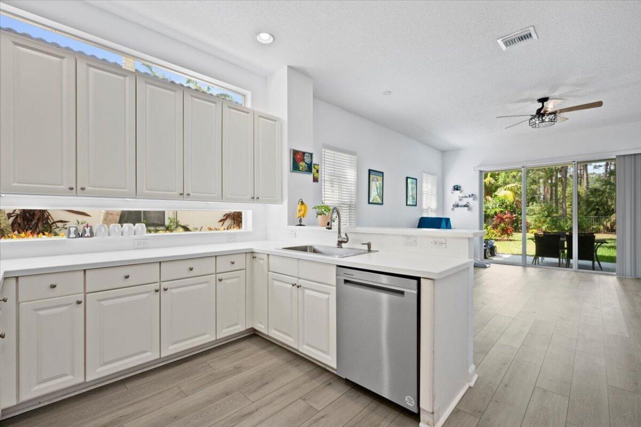 956 Mill Creek Drive, Palm Beach Gardens, FL 33410 Photo