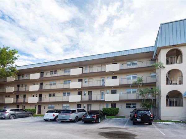 6061 N Falls Cir Drive, Unit 402, Lauderhill, FL 33319