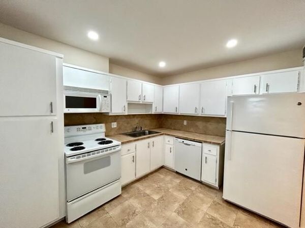 6061 N Falls Cir Drive, Unit 402, Lauderhill, FL 33319