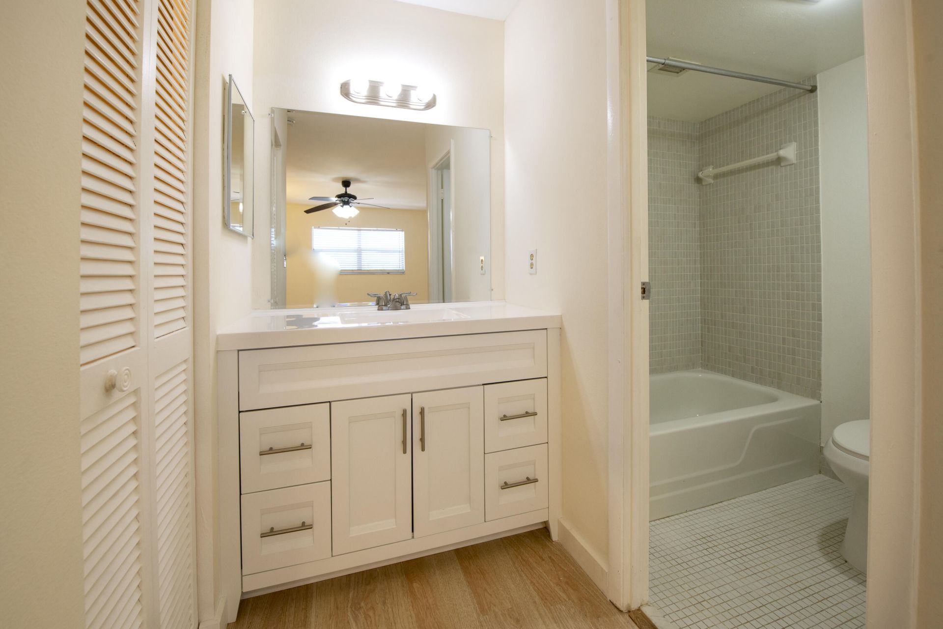 6061 N Falls Cir Drive, Unit 402, Lauderhill, FL 33319 Photo