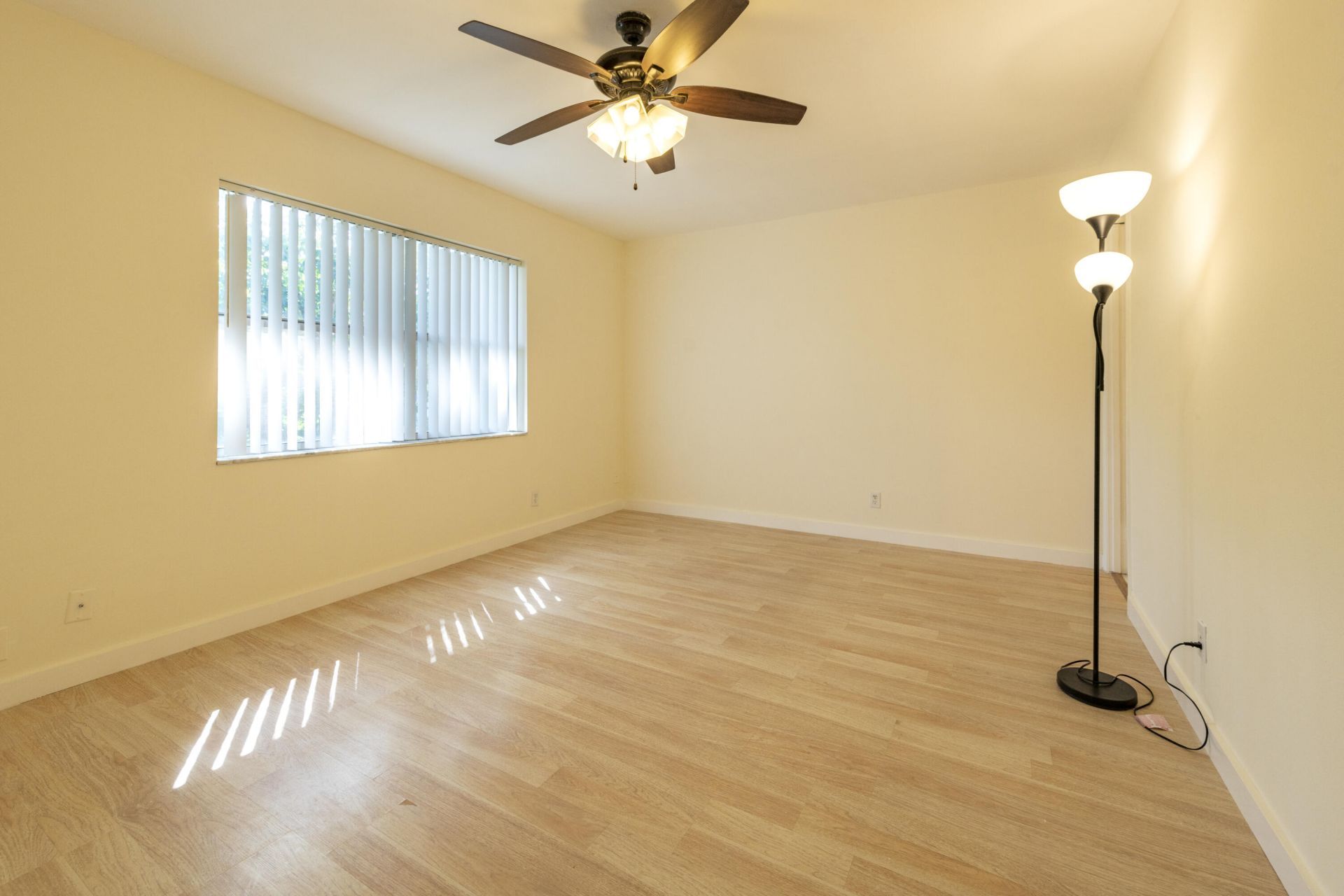 6061 N Falls Cir Drive, Unit 402, Lauderhill, FL 33319 Photo