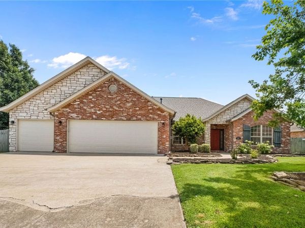 3903 SW Sycamore Street, Bentonville, AR 72713