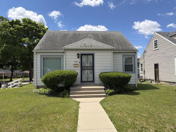 7203 W Hampton AVENUE, Milwaukee, WI 53218