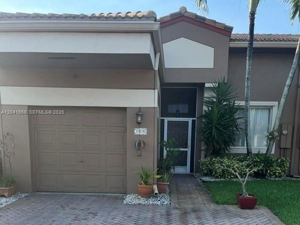 10136 Lombardy Dr , Tamarac, FL 33321