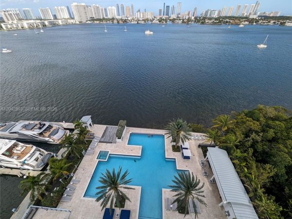 17111 E Biscayne Blvd, Unit 1011, North Miami Beach, FL 33160