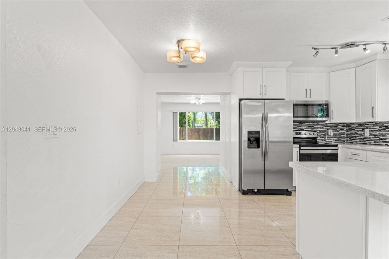 270 NW 51st Ave, Miami, FL 33126 Photo