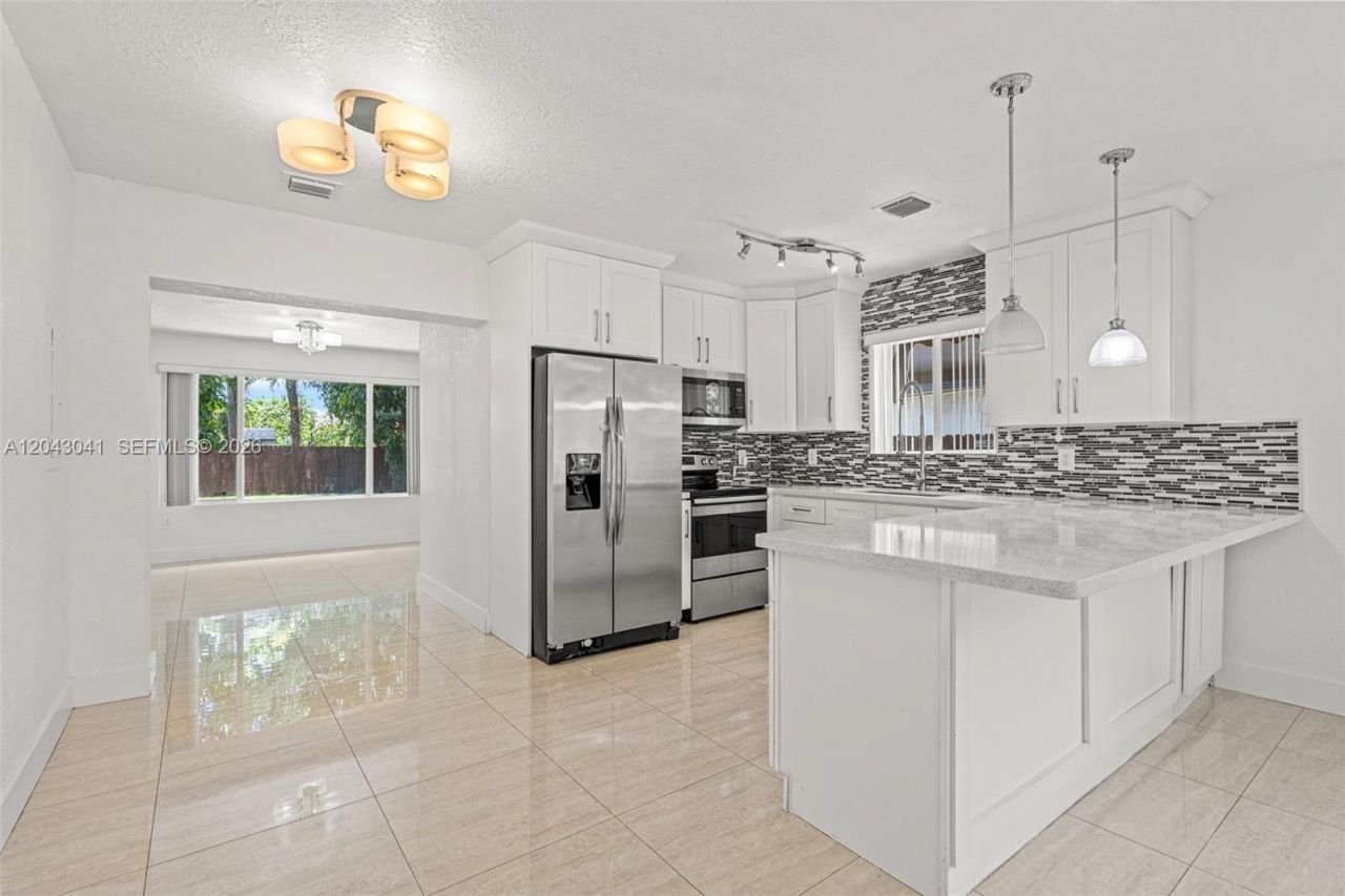 270 NW 51st Ave, Miami, FL 33126 Photo