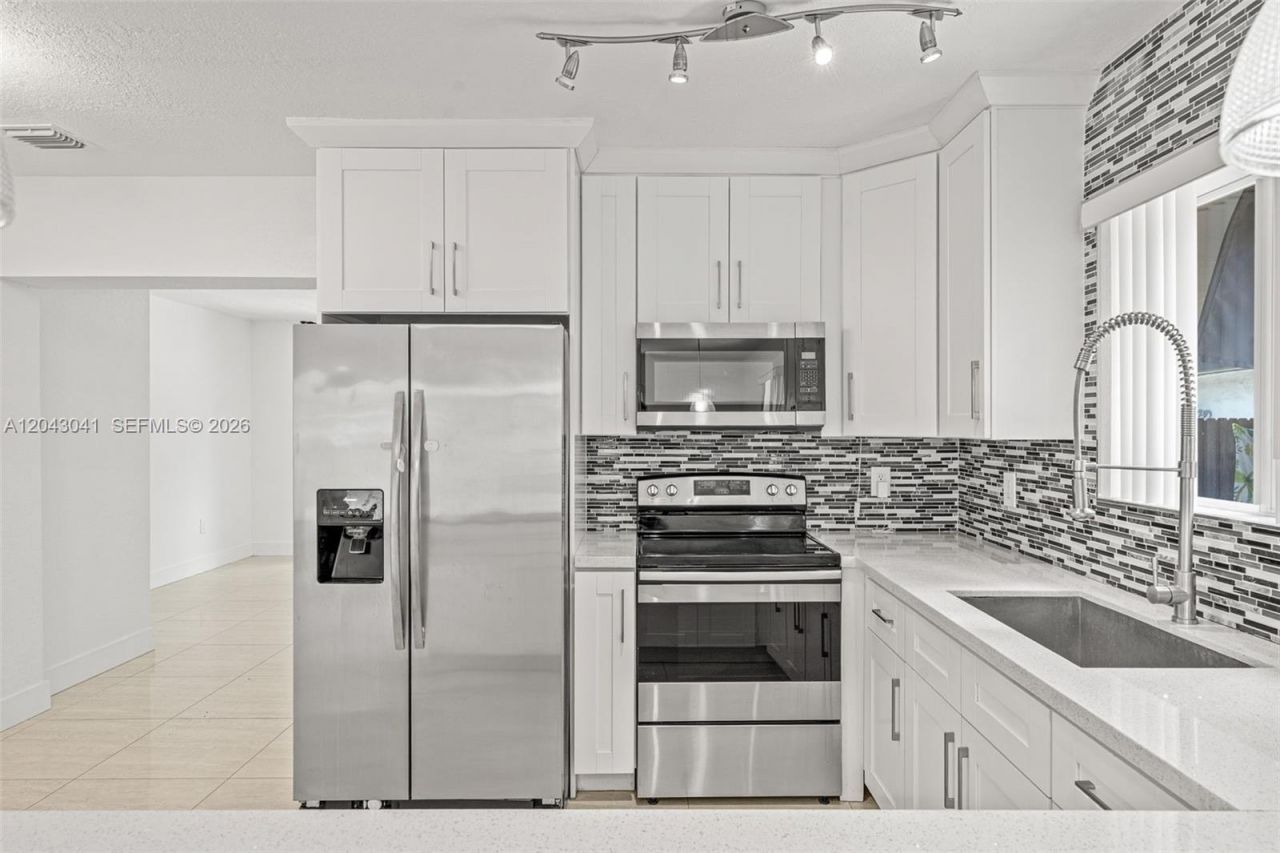 270 NW 51st Ave, Miami, FL 33126 Photo