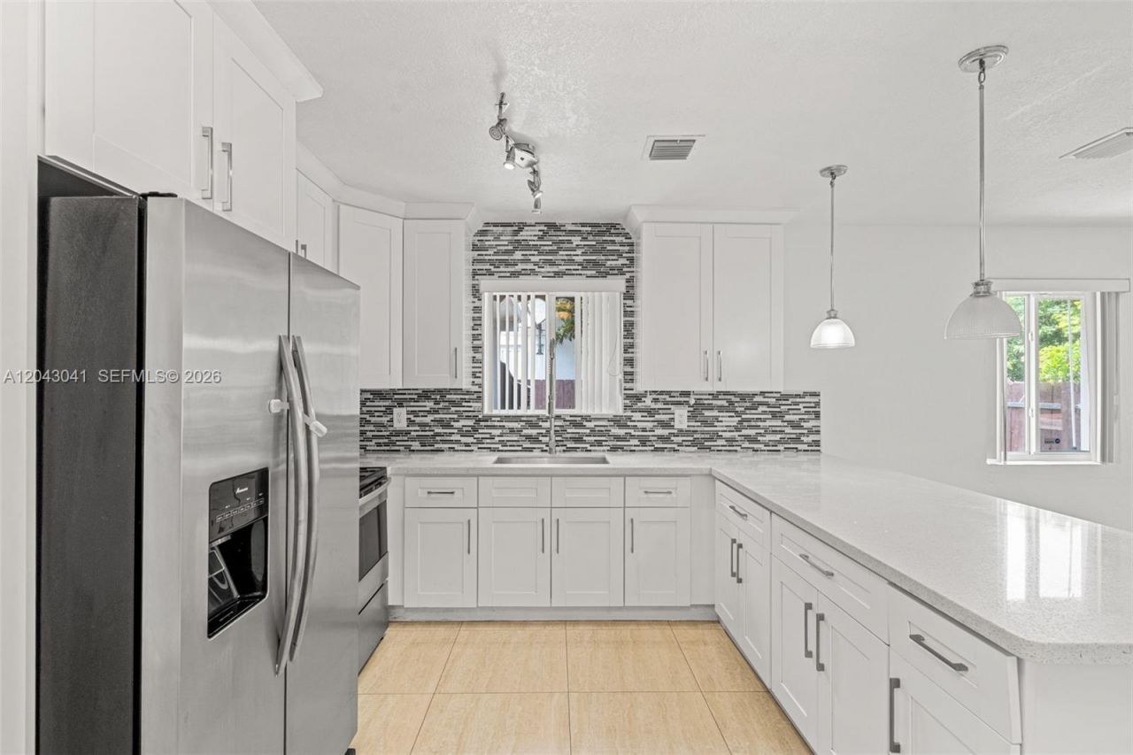 270 NW 51st Ave, Miami, FL 33126 Photo