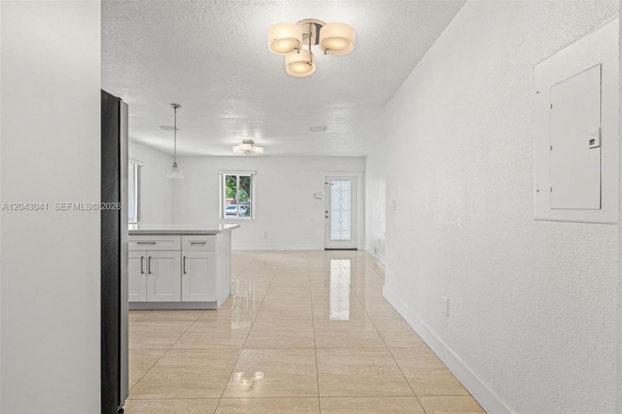 270 NW 51st Ave, Miami, FL 33126 Photo