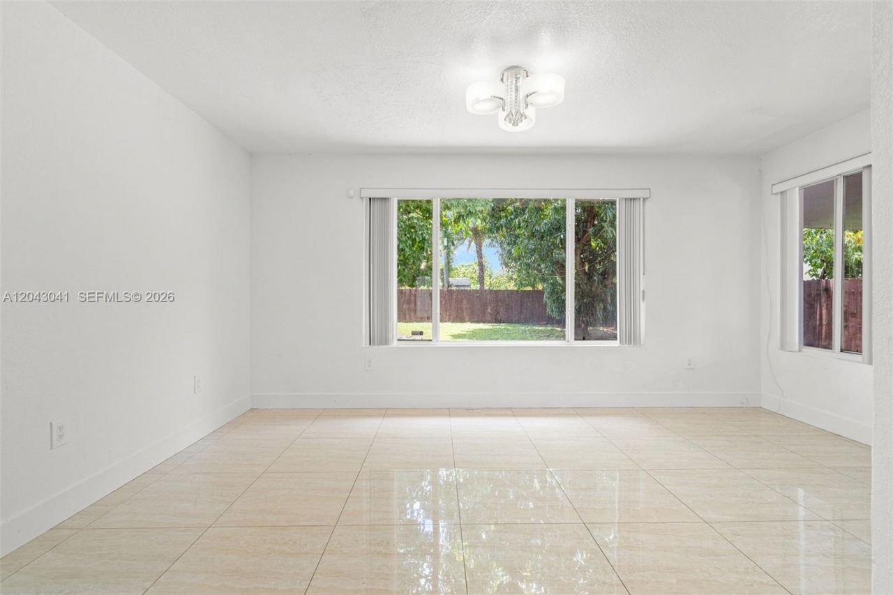 270 NW 51st Ave, Miami, FL 33126 Photo