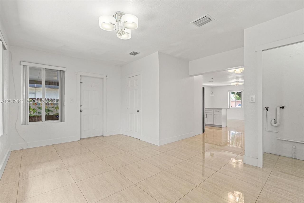 270 NW 51st Ave, Miami, FL 33126 Photo