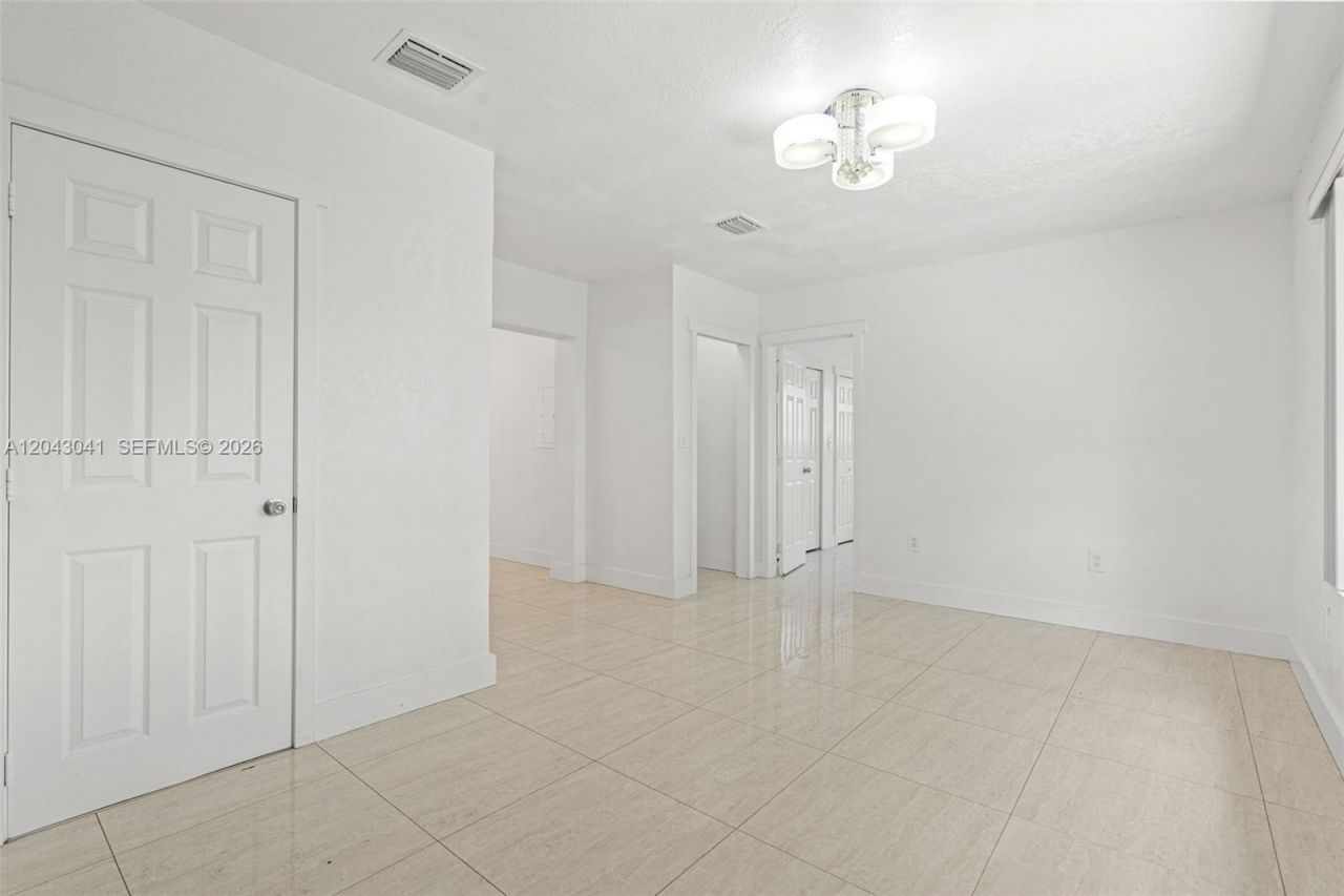 270 NW 51st Ave, Miami, FL 33126 Photo